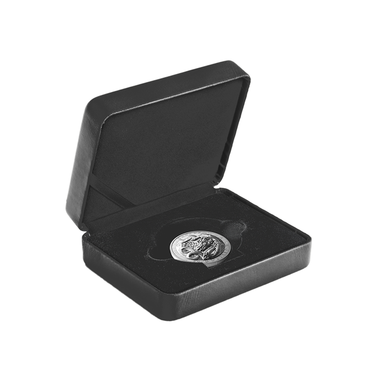 Verpakking van de 100 gram zilveren $50 – Year of the Dragon munt uit 2024 in proof kwaliteit